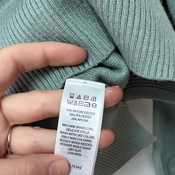 Max Studio Soft Green Pullover with Collar - Picture 3 of 4